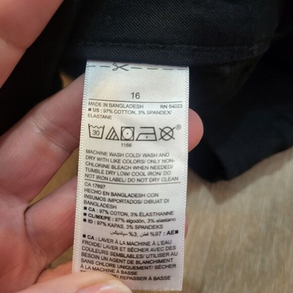 Old Navy Pixie Mid Rise Black Shorts Size 16 - Picture 4 of 6